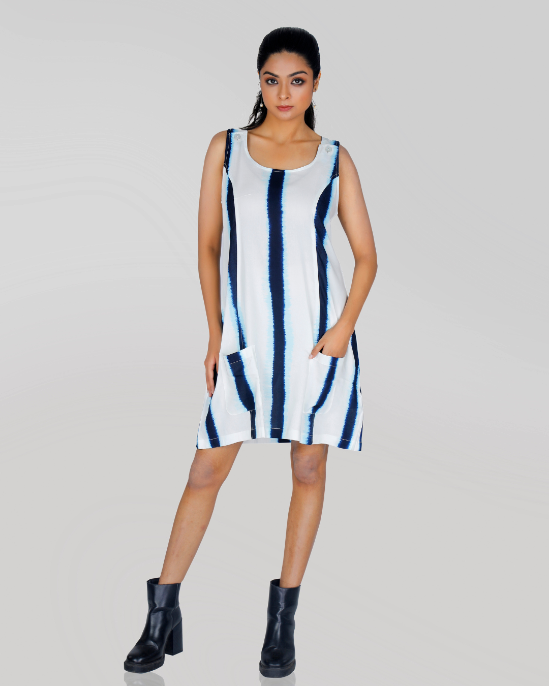 5 Reasons to Love the Blue & White Tie-Dye Sleeveless Dress This Summer