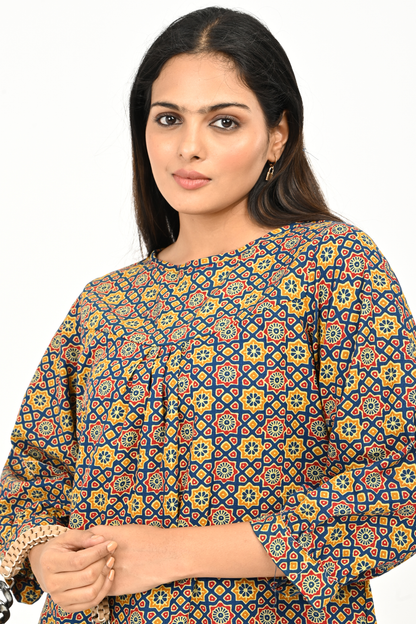 “Women’s breathable cotton top – side angle showcasing print and fall”