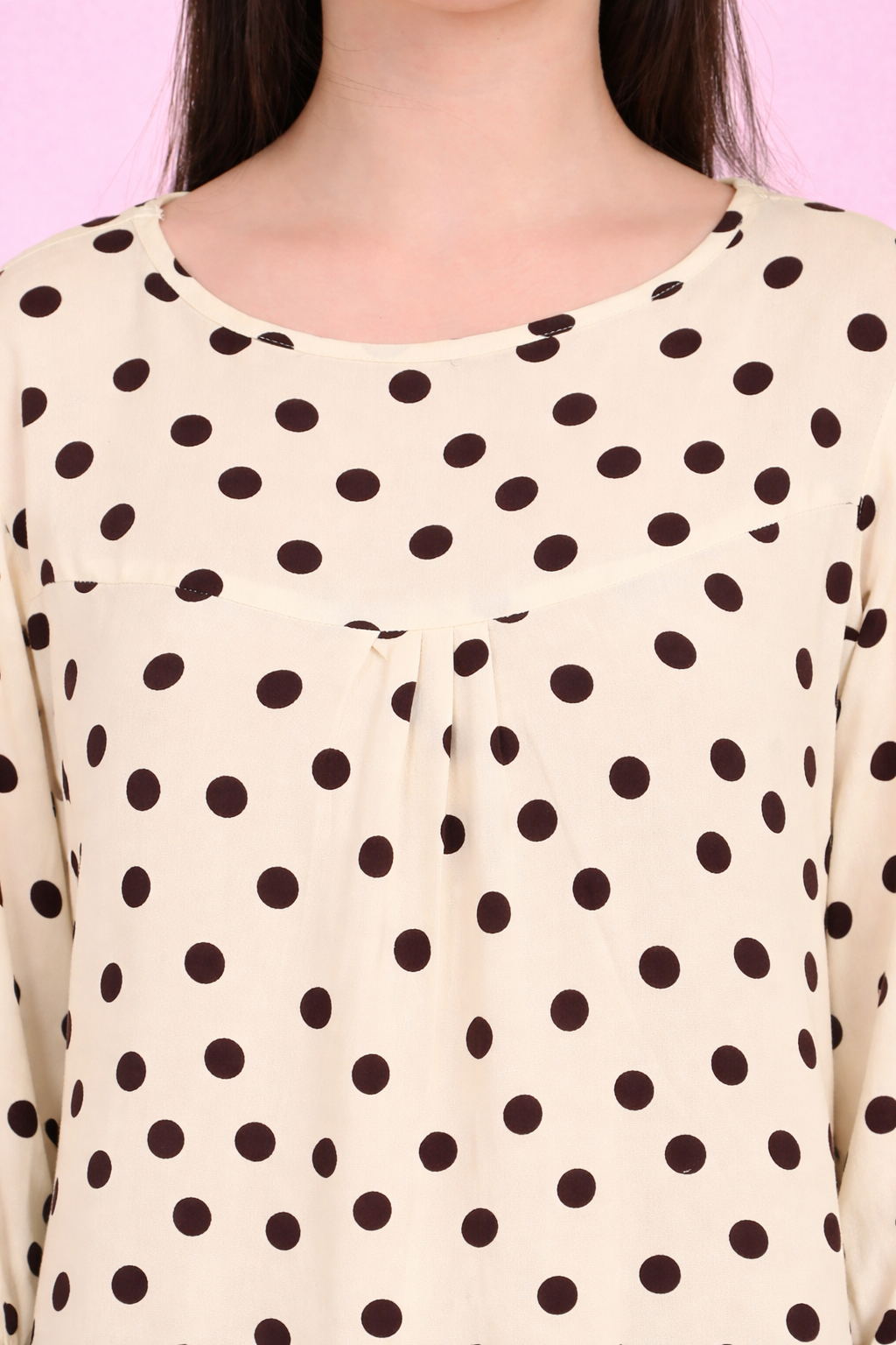 👉 Ivory polka dot rayon top for women neckline detail close up
